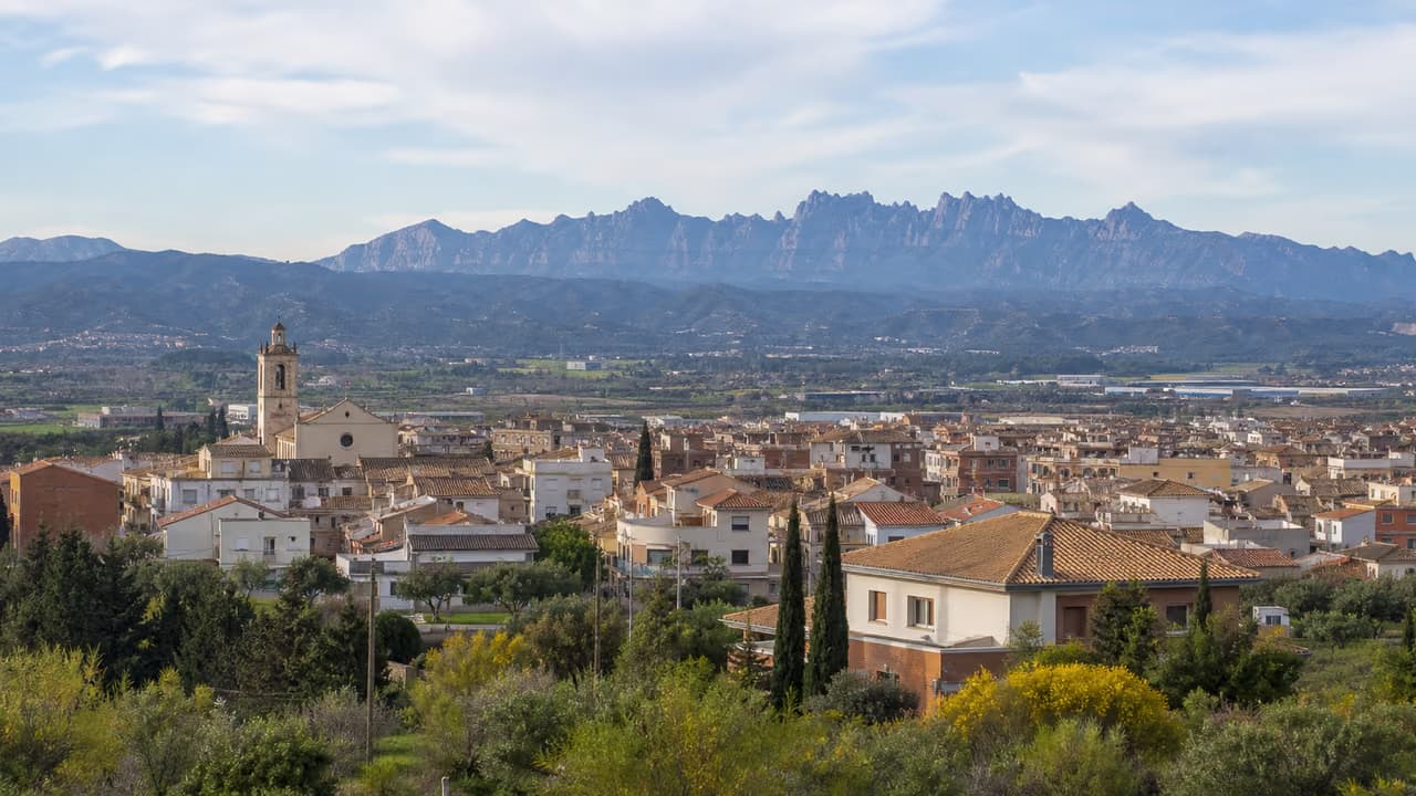 Vista ilustrativa de Abrera y el paisaje próximo a Montserrat